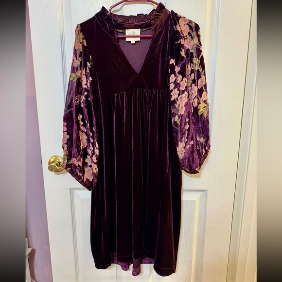Umgee Dresses & Skirts - Umgee Large Like New Plum Velvet Floral Mini Dress With Floral Burnout Sleeves